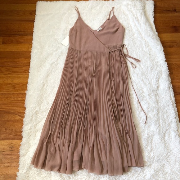 Aritzia Dresses & Skirts - Aritzia Wilfred Beaune dress in Roebuck